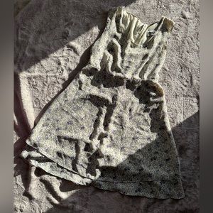 Cute vintage knee length dress